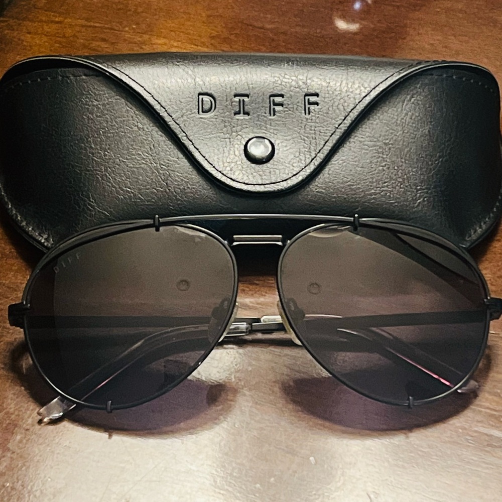 Diff Eyewear Black Aviator Sunglasses